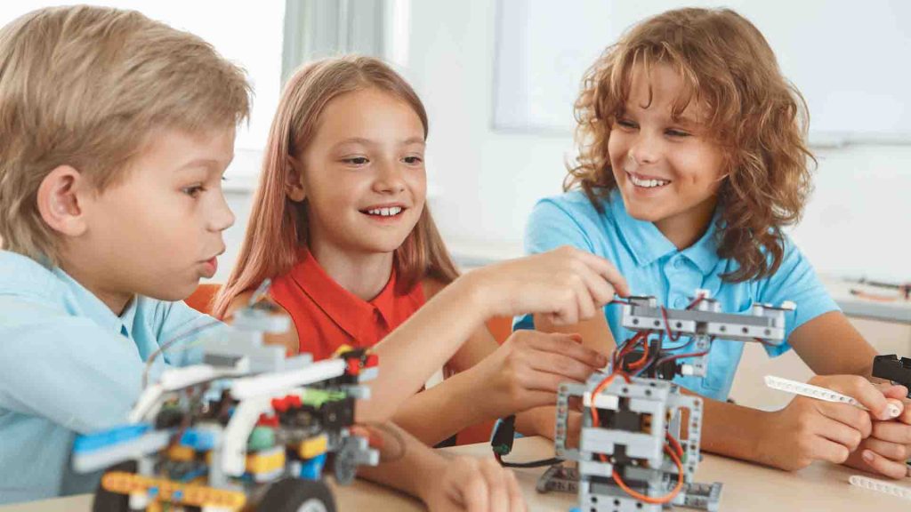 New Year, New Skills: Why Your Child Should Join Robotics Classes